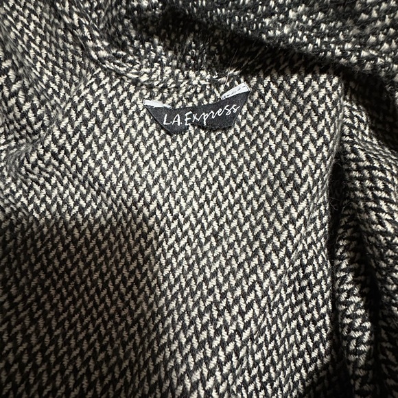 ⭐️ Women’s Poncho ⭐️ - Picture 6 of 6